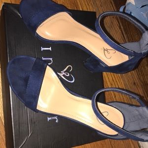 Windsor Navy Blue heels 6.5